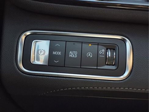 Certified 2025 Buick Enclave Preferred image 13