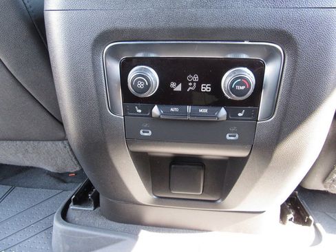 Used 2022 Chevrolet Tahoe Premier AWD/4WD image 27