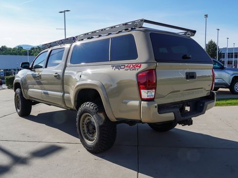 Used 2019 Toyota Tacoma TRD Sport w/ Technology Package AWD/4WD image 6