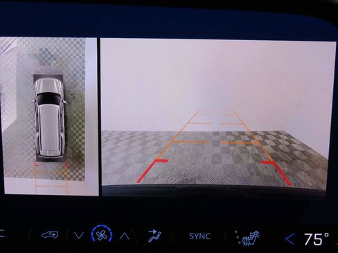 Used 2025 Chevrolet Suburban Z71 image 13