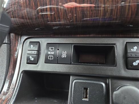 Used 2017 Chevrolet Traverse LT w/ Style and Technology Package image 14