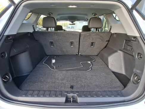 Used 2023 GMC Terrain SLE w/ Driver Convenience Package image 21