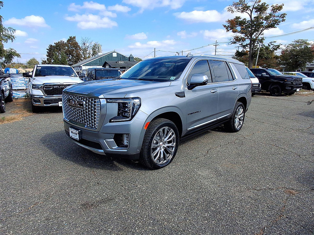 Used 2024 GMC Yukon Denali w/ Advanced Technology Package AWD/4WD image 4