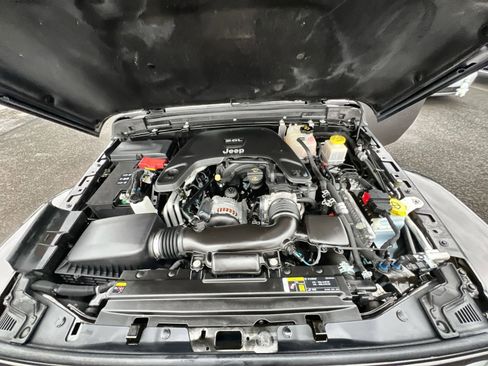 Used 2020 Jeep Gladiator Overland w/ Popular Equipment Package image 27