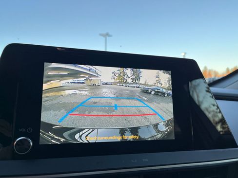 Used 2025 Toyota Prius LE image 18