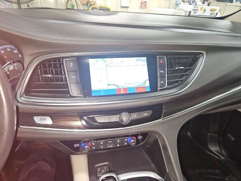 Used 2018 Buick Enclave Premium AWD/4WD image 18