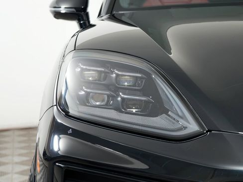 Used 2026 Porsche Cayenne GTS AWD/4WD image 11