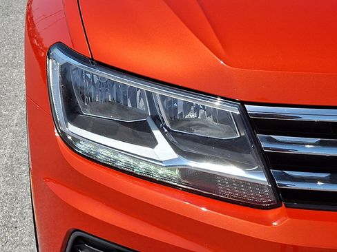 Used 2019 Volkswagen Tiguan SEL w/ 3rd Row Seat Package AWD/4WD image 9