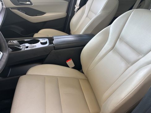 Used 2022 Nissan Rogue SV w/ SV Premium Package image 8