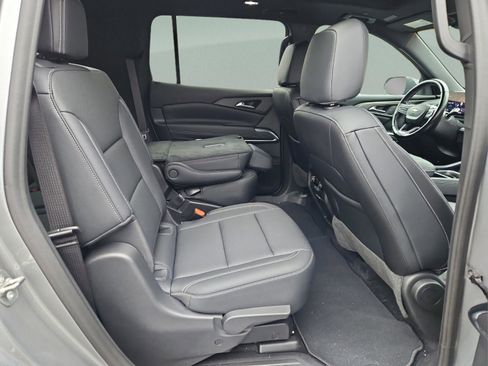 Used 2024 Chevrolet Traverse LT image 11