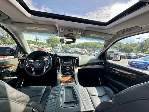 Used 2015 Cadillac Escalade Luxury AWD/4WD image 7