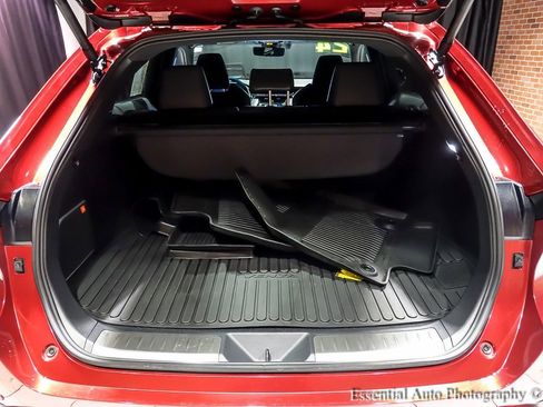 Used 2024 Toyota Venza Limited image 32