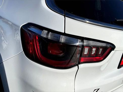 Used 2022 Jeep Compass Latitude image 27