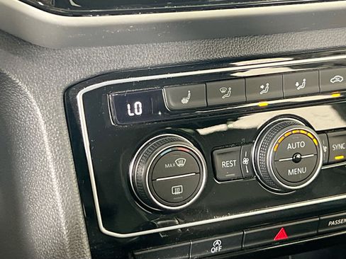 Used 2022 Volkswagen Atlas SE image 19