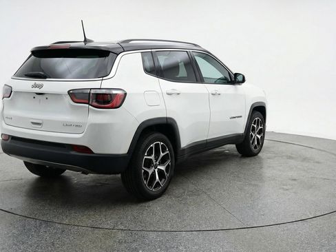 Used 2025 Jeep Compass Limited image 9