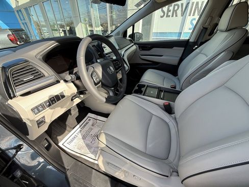 Used 2026 Honda Odyssey Touring image 11