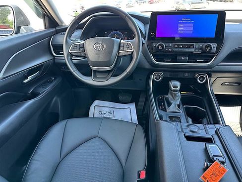 Certified 2024 Toyota Grand Highlander AWD image 16