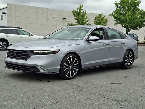 Used 2023 Honda Accord Touring image 6