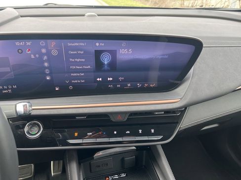 Used 2025 Buick Envision Sport Touring image 8