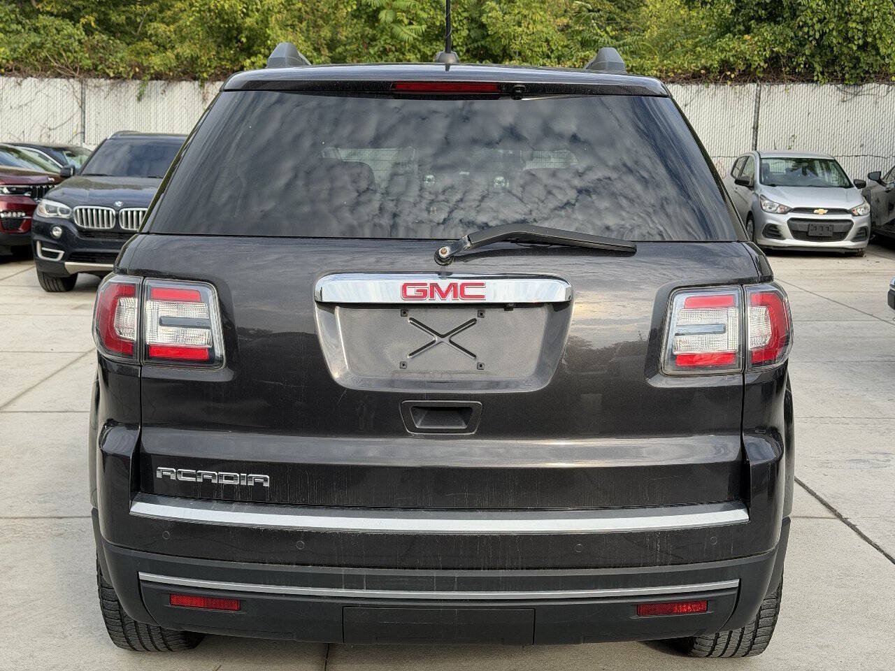 Used 2016 GMC Acadia SLE FWD image 6