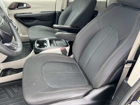 Used 2018 Chrysler Pacifica Touring Plus w/ Tire & Wheel Group image 23