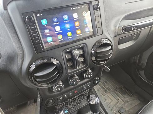 Used 2015 Jeep Wrangler Unlimited Sahara image 24