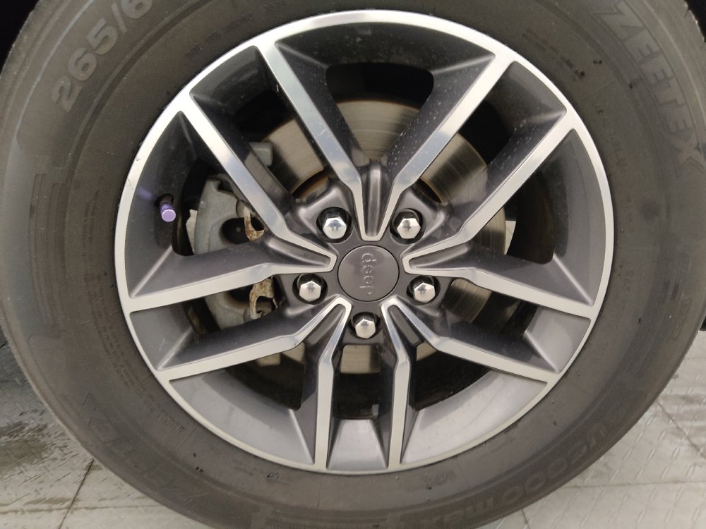 Used 2019 Jeep Grand Cherokee Laredo w/ Laredo X Package RWD image 31