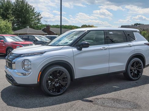 New 2026 Mitsubishi Outlander LE AWD/4WD image 1