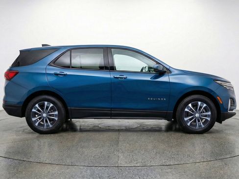 Used 2025 Chevrolet Equinox LT FWD image 13