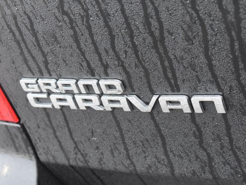 Used 2013 Dodge Grand Caravan SE image 12