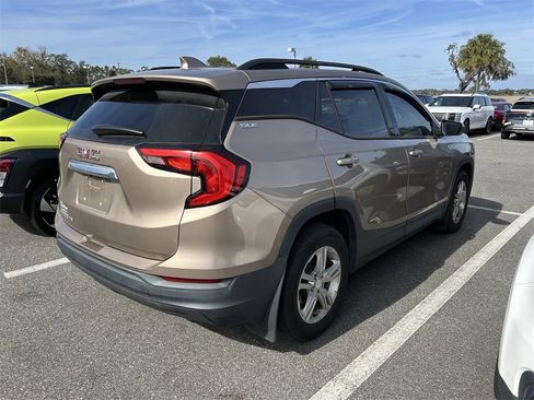 Used 2018 GMC Terrain SLE w/ Driver Convenience Package image 7