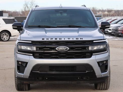Used 2022 Ford Expedition Limited image 2