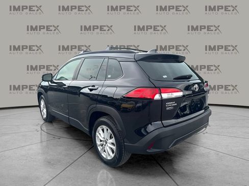 Used 2023 Toyota Corolla Cross LE FWD image 3