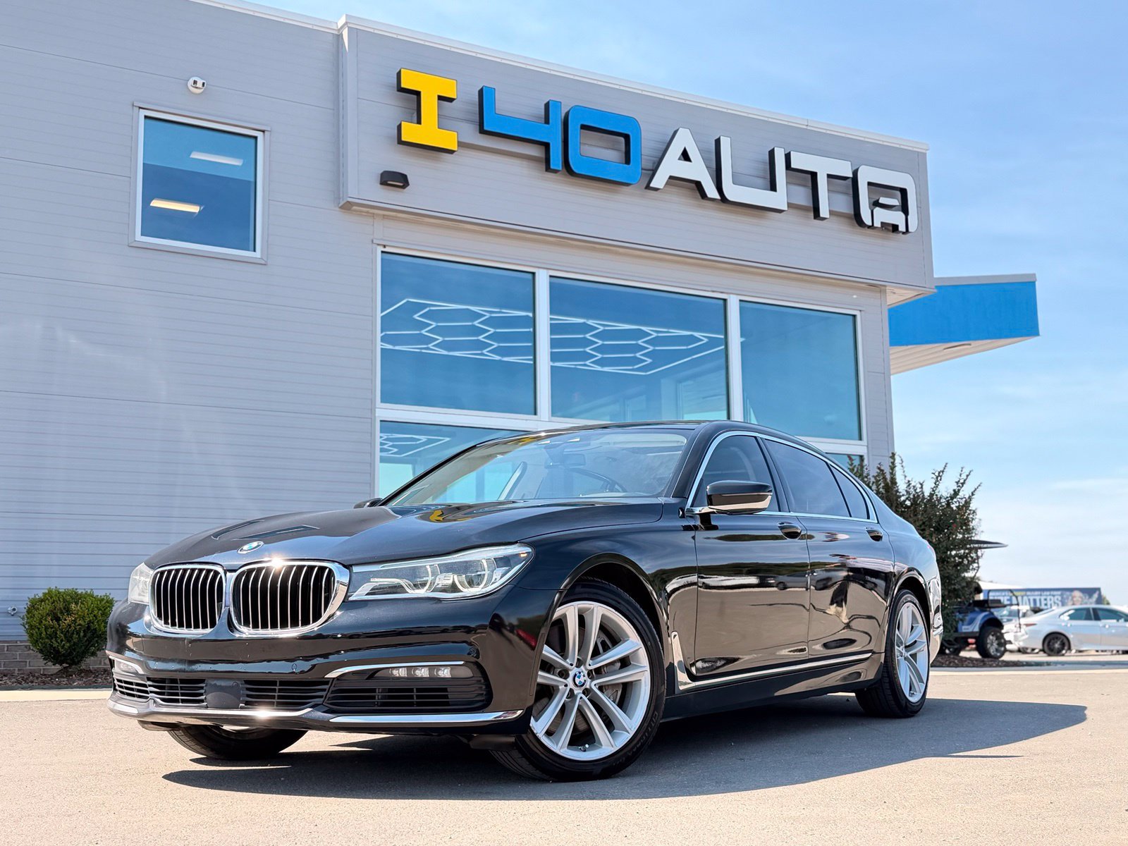 Used 2018 BMW 750i xDrive AWD/4WD image 1