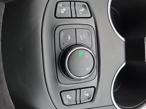 Used 2022 GMC Terrain SLE w/ Driver Convenience Package AWD/4WD image 29