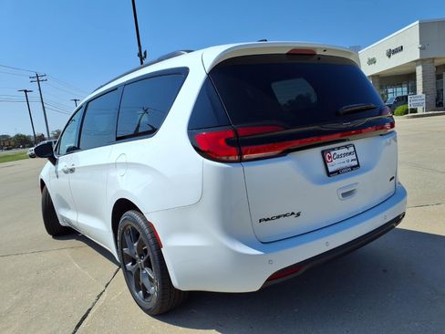 Certified 2023 Chrysler Pacifica Touring-L w/ S Appearance Package AWD/4WD image 30
