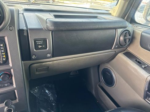 Used 2004 HUMMER H2 w/ Preferred Equipment Group AWD/4WD image 15