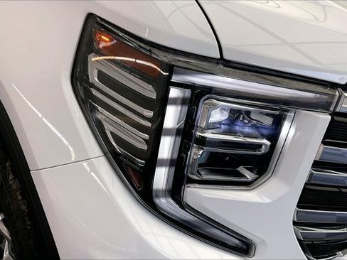 Used 2023 GMC Sierra 1500 SLT w/ SLT Premium Package image 28