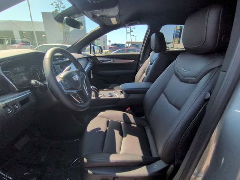 New 2025 Cadillac XT5 Luxury image 21