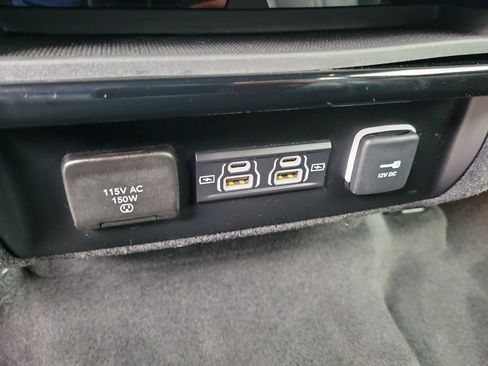 Used 2024 Jeep Wagoneer L Series II RWD image 15