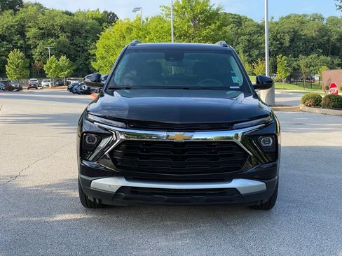 Used 2025 Chevrolet TrailBlazer LT FWD image 2