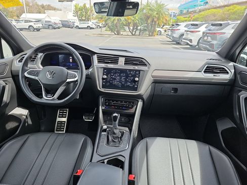 Used 2023 Volkswagen Tiguan SE R-Line image 12