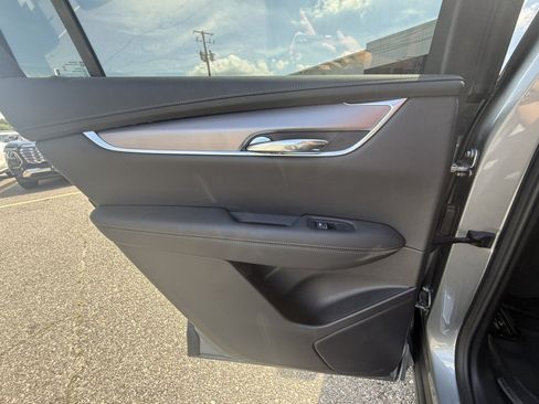 Used 2025 Cadillac XT6 Luxury w/ LPO, Floor Liner Package AWD/4WD image 33