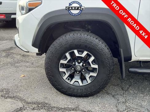 Certified 2022 Toyota Tacoma TRD Off-Road image 13