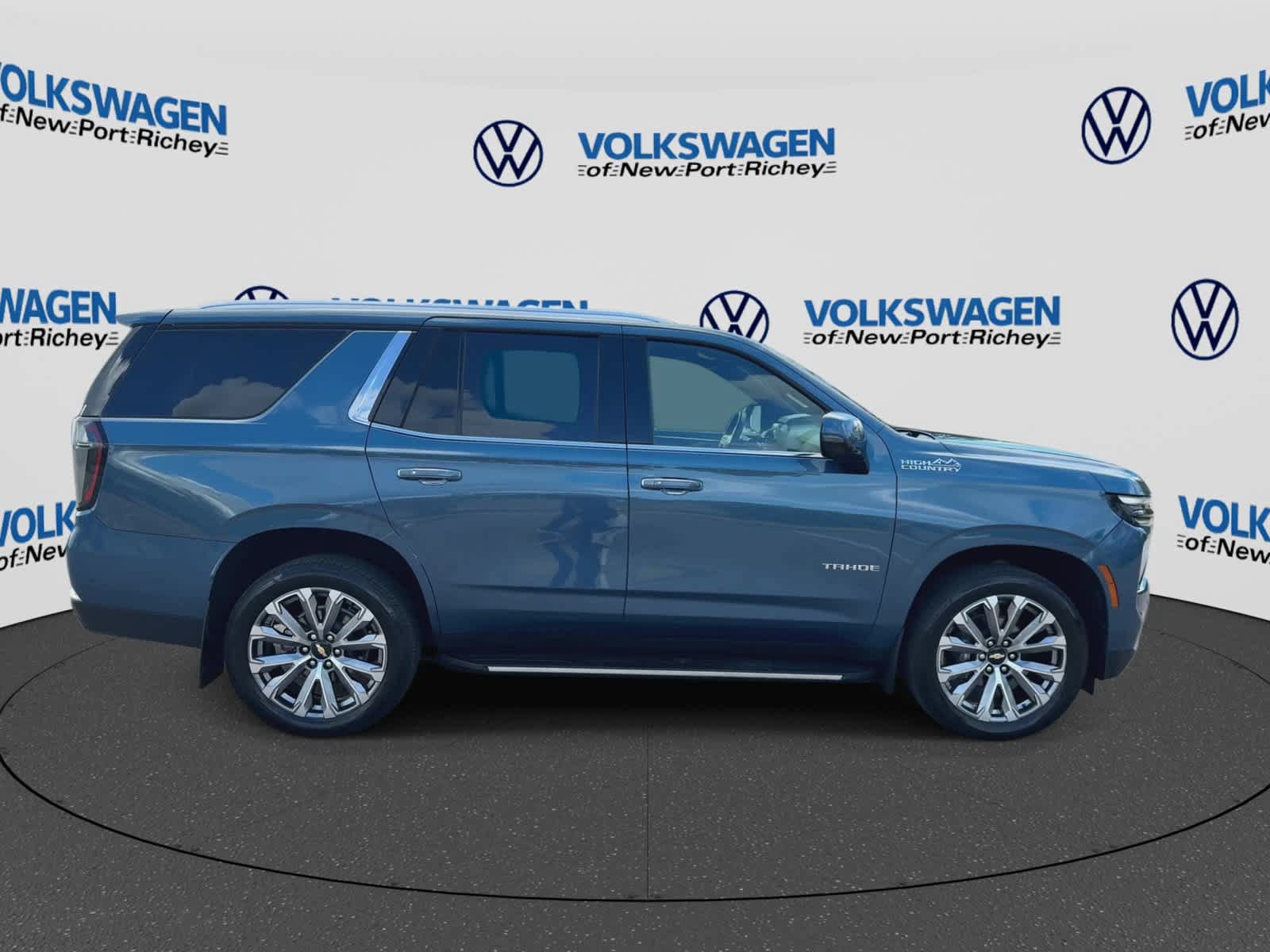 Used 2025 Chevrolet Tahoe High Country AWD/4WD image 9