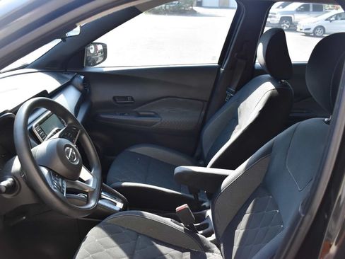 Used 2018 Nissan Kicks S FWD image 4