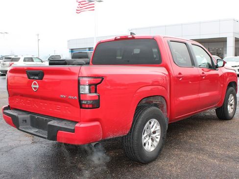 Used 2024 Nissan Frontier SV image 9