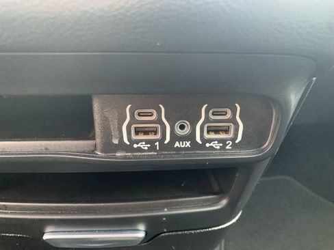 Used 2025 Chrysler Pacifica Select image 30