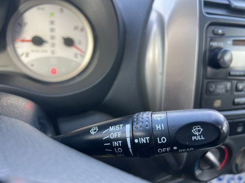 Used 2005 Toyota RAV4 4WD image 32