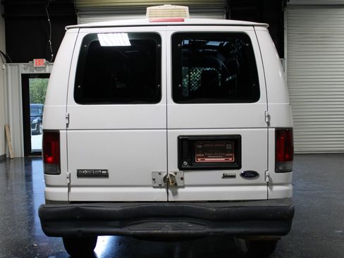 Used 2009 Ford E-350 and Econoline 350 Super Duty RWD image 4
